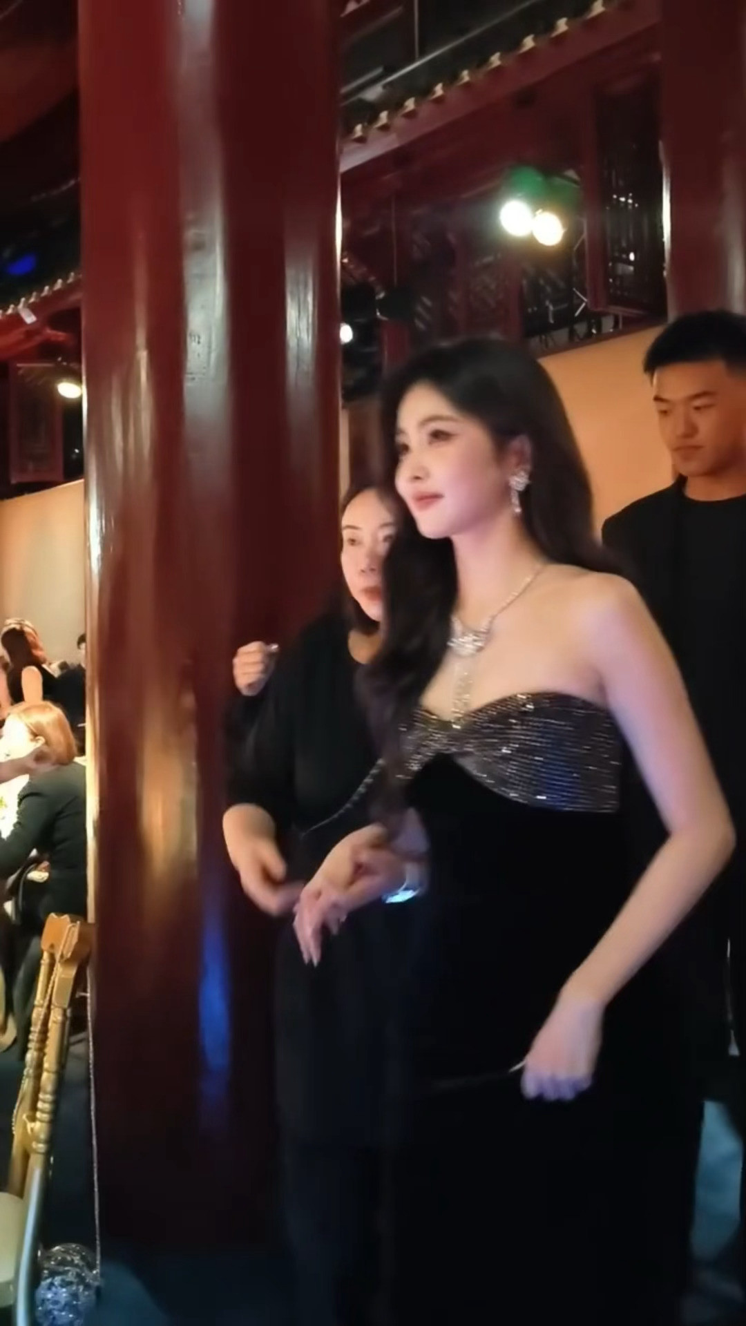 咱妈咪的项链消失术白鹿项链消失