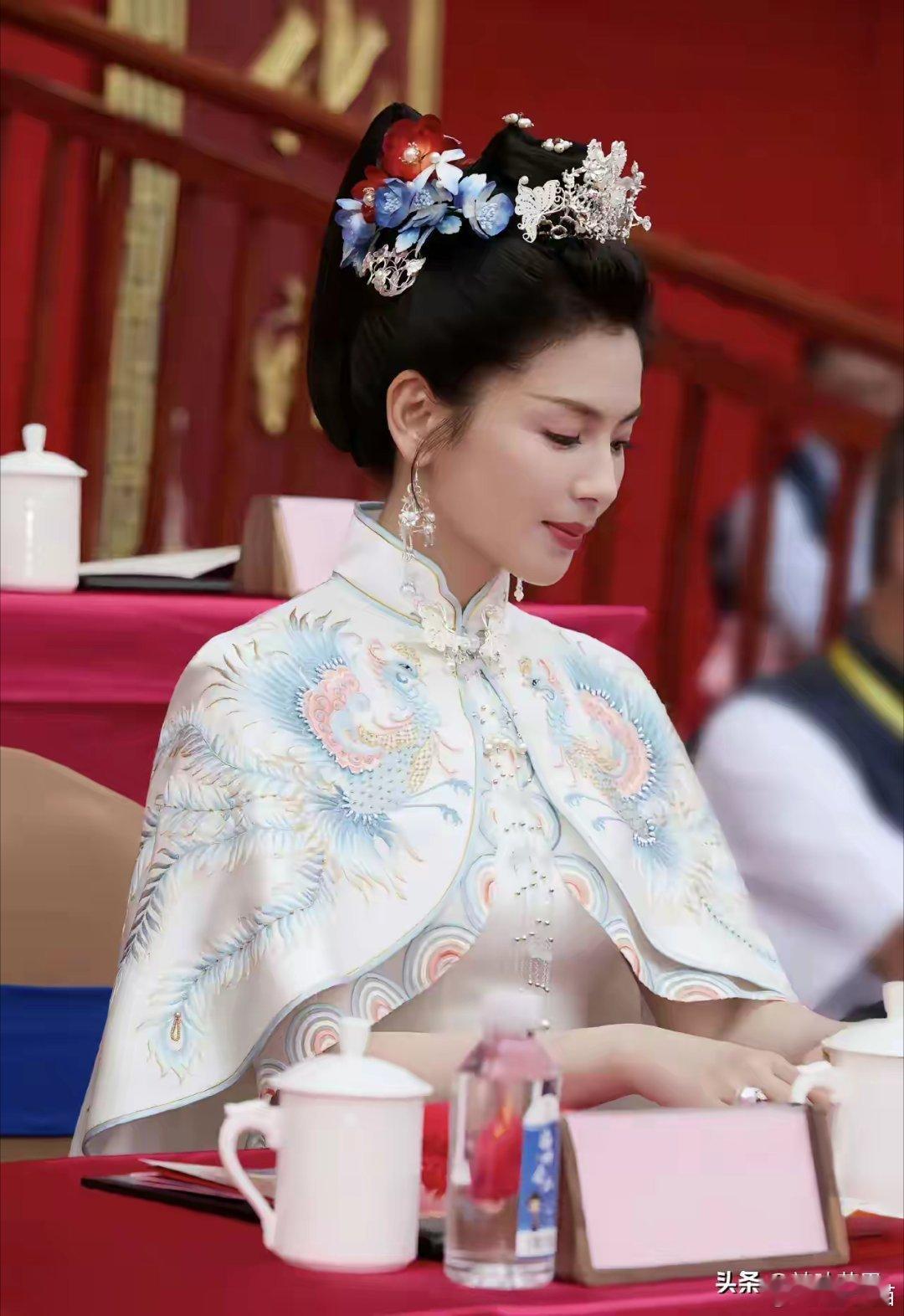 昨天，被福建的同学怼了只因为我问了她一个问题我说:“听说只要刘涛不塌房，福建人民