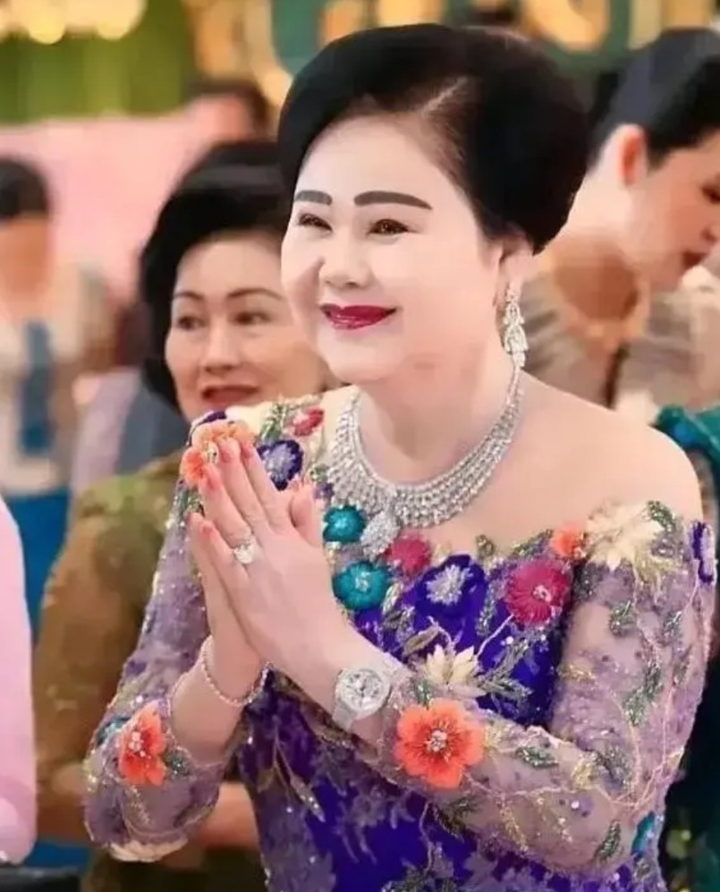 洪森把1700万人柬埔寨变成了自己家族产业,柬埔寨政府会议就是洪森家族会议，洪森
