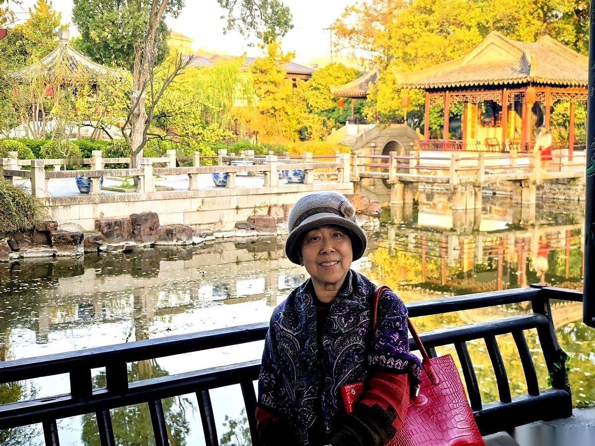 餐后血糖15.6。我盯着那个数字，脑子里嗡的一声。真想把这血糖仪给砸了。一