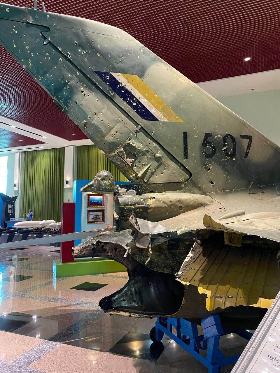 🇲🇲缅甸空军历史博物馆的展品:一架2019年在缅北作战时受伤的强-5IIK