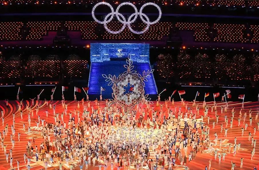 当“中国申办2036年奥运会”的消息在网络上悄然浮出水面，一股复杂的情绪在社会各