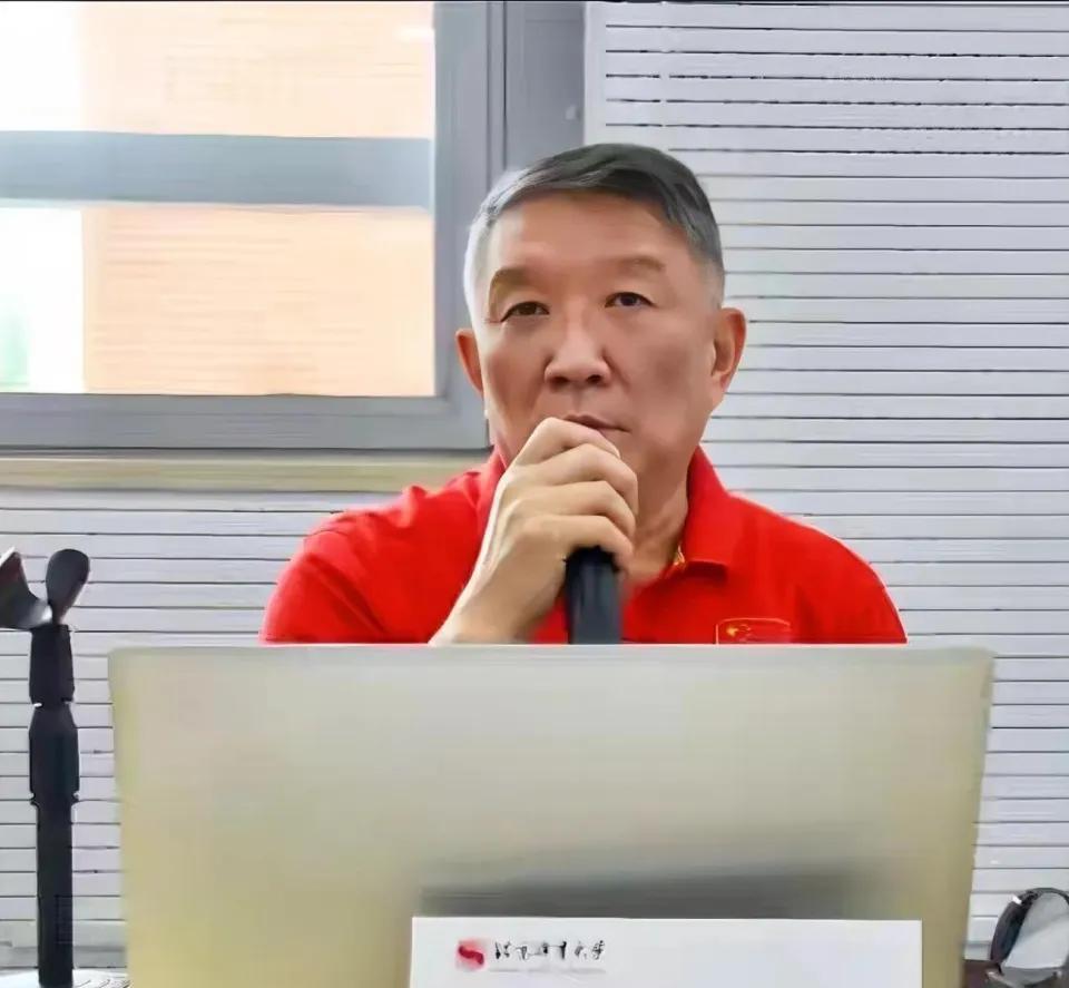 #头号创作者激励计划#李梦再发博，这是较劲吗？李梦社交媒体再发文：是你的强大