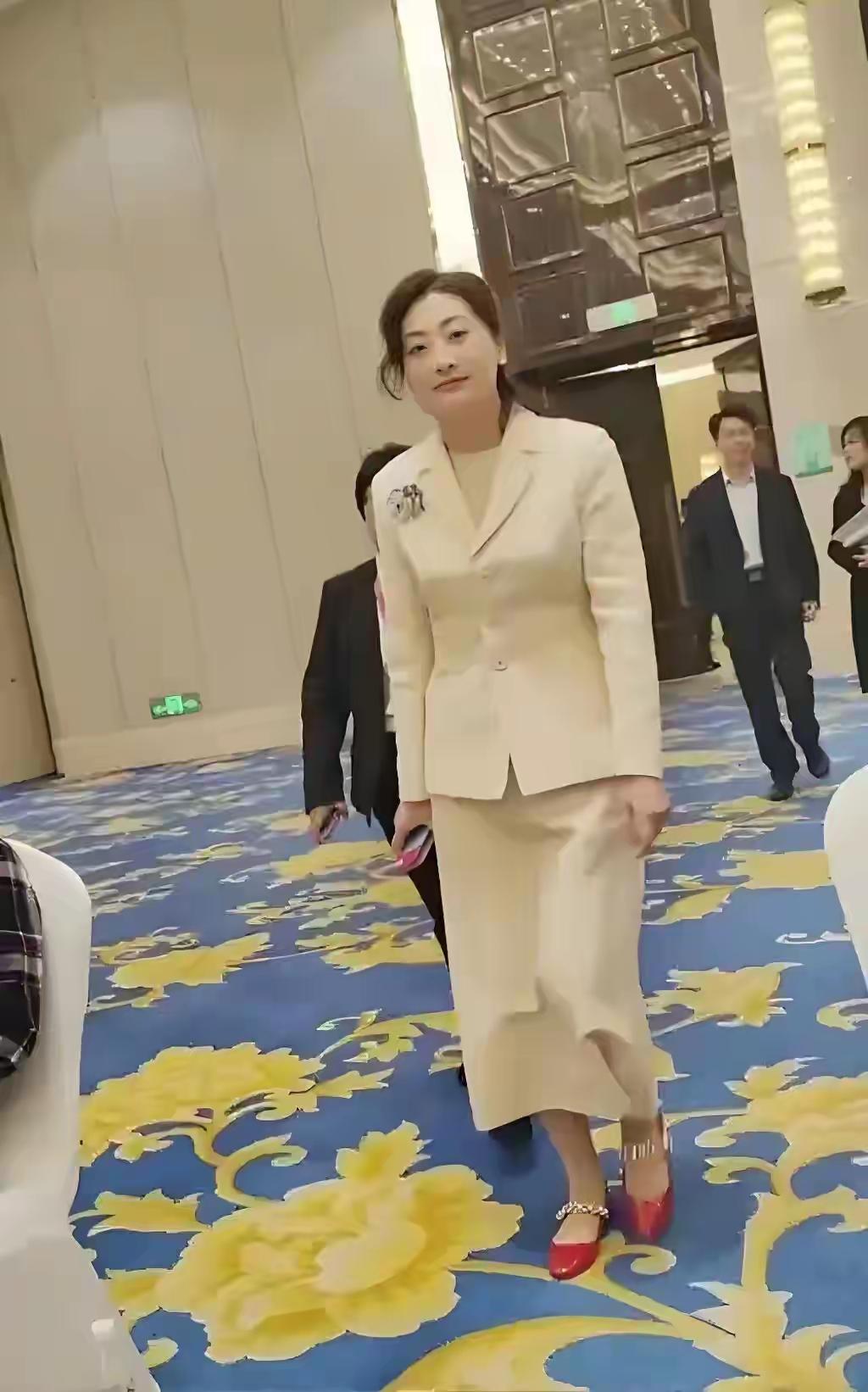 娃哈哈总经理许思敏上任！董事长还得等“宗小娃”吗？许思敏，这个被称为娃哈哈“灭火