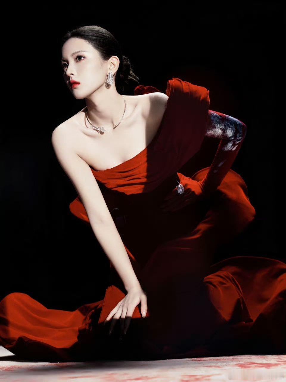 杨超越红与黑人类的建模怎么能完美成这样这个杨超越好美[