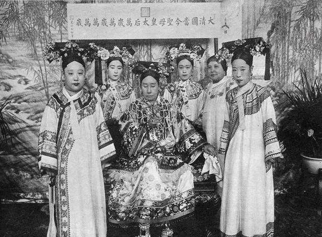 实际上1912年1月28日以前，谁都不敢说清廷必败。不是因为有良弼，而是因为张勋