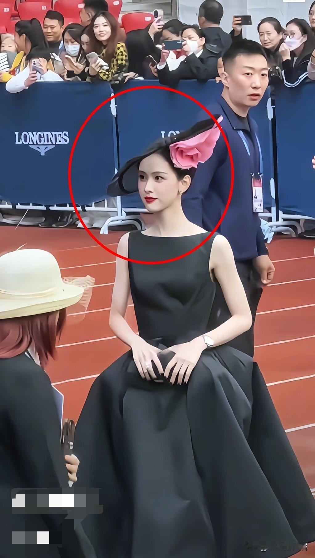 你们发现没最近的女星都怎么了[笑着哭]好像都突然“大变样”似的😢春天时一个个