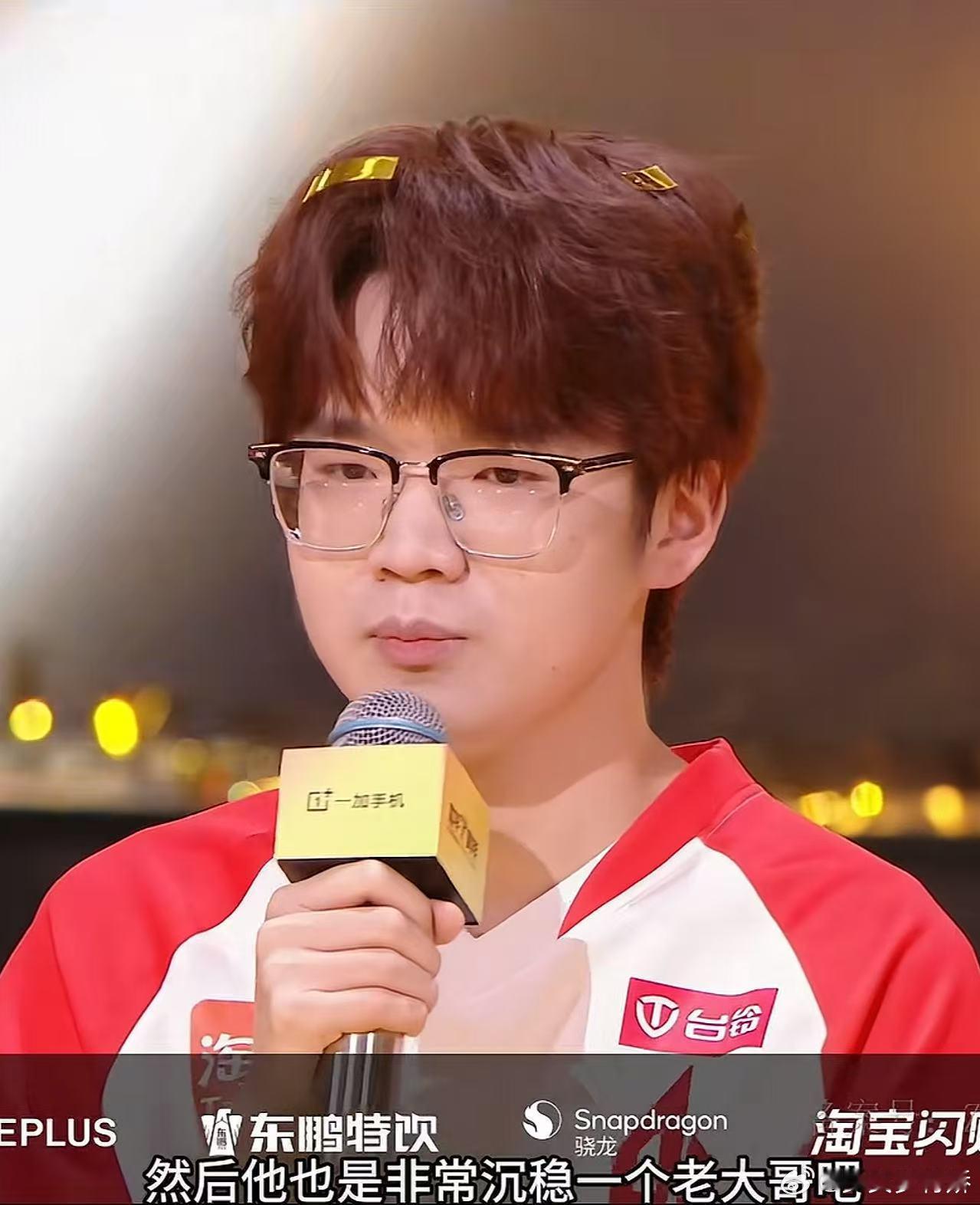 Faker给花花送了神秘礼物花花用心的致敬被记住，Faker还专门给花花准备礼物