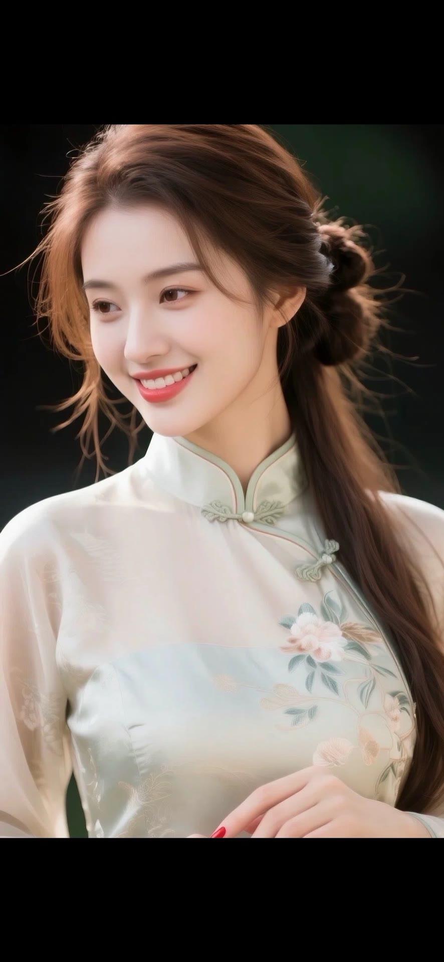 温婉古典，笑靥如花，一袭青衣，韵味悠长。