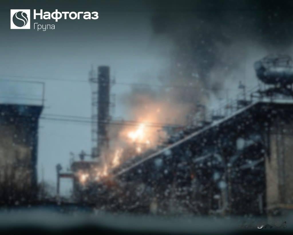 【俄军持续打击赫尔松热电厂】1月26日，乌克兰国家石油天然气公司表示，俄军持