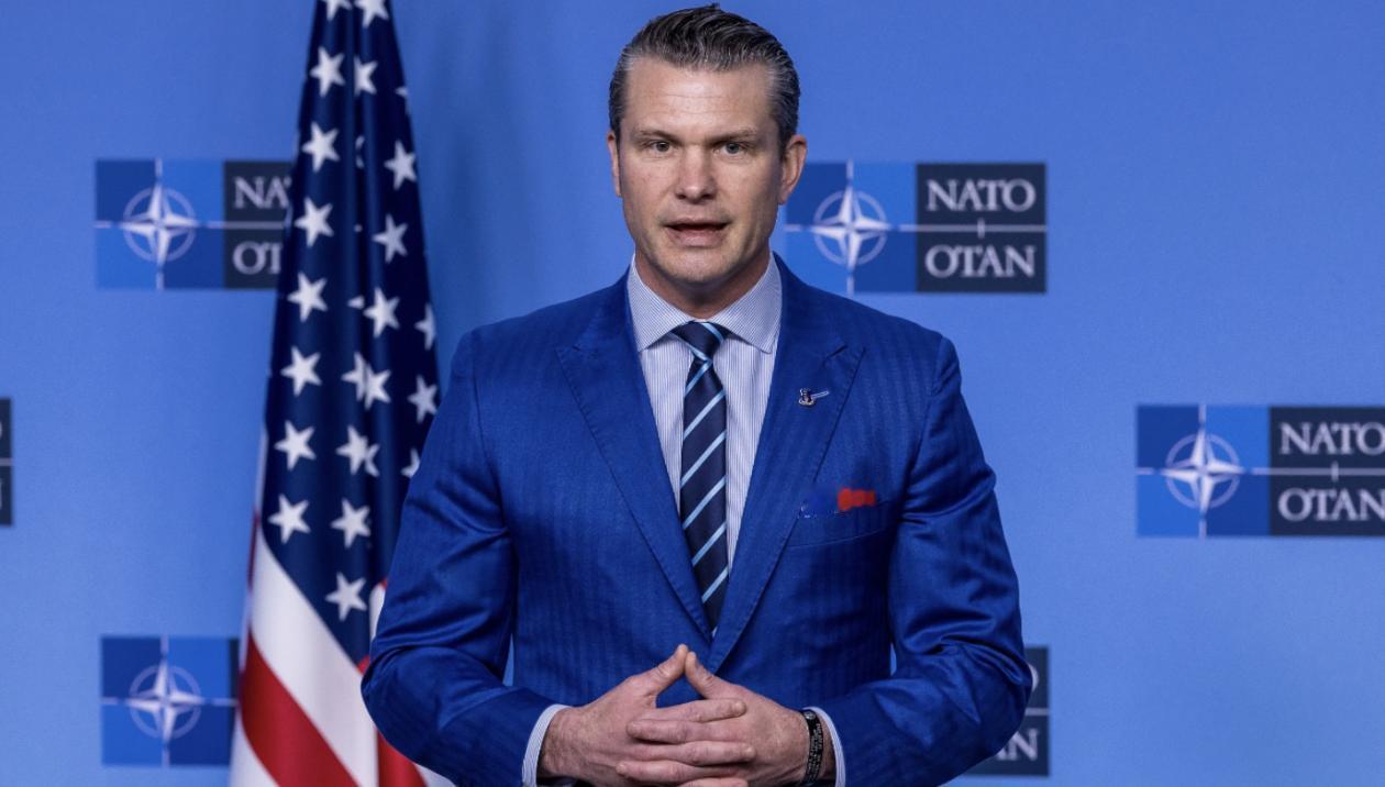 美国再这么打下去，最尴尬的可能不是伊朗，而是自己。 如今，美国防长赫格塞思发