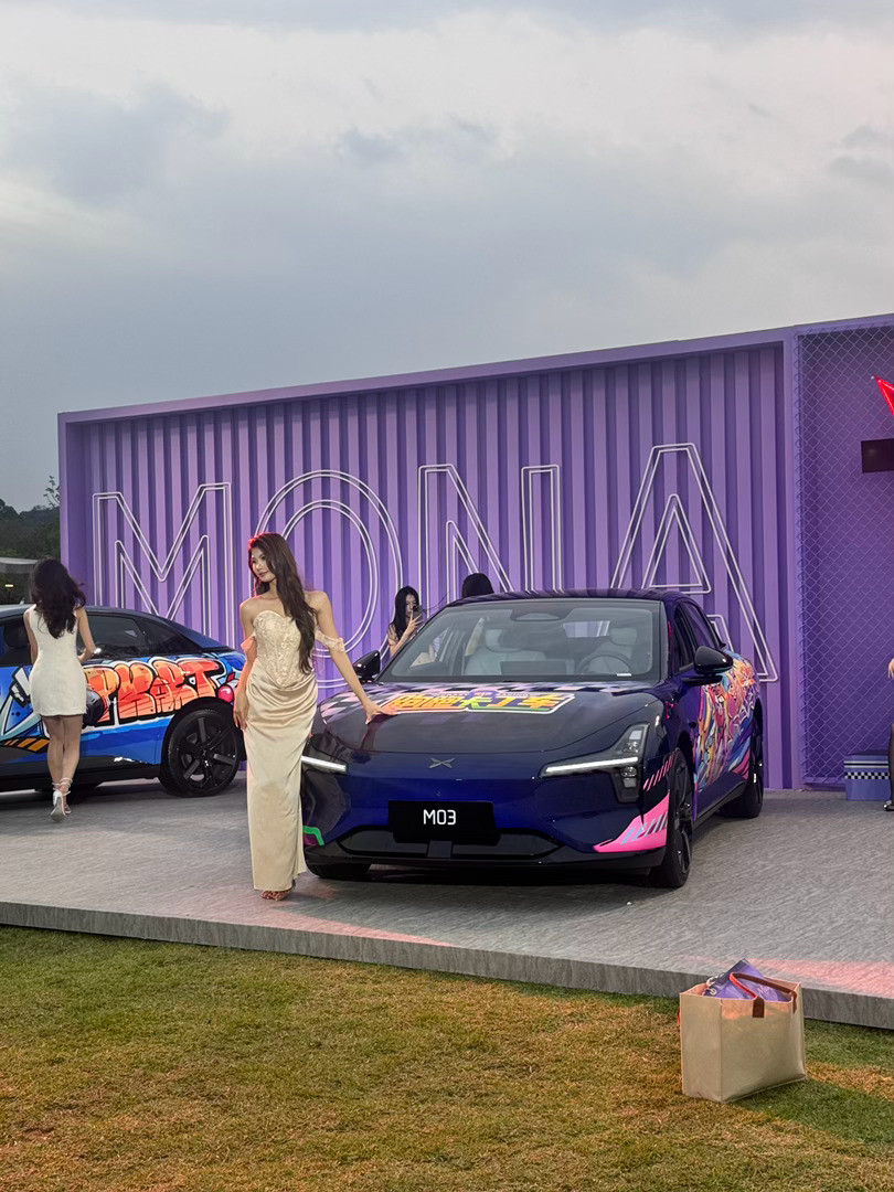 进入会场不止能看到各种风格的MONAM03，还有这小吃摊也给我馋虫勾起来了，看