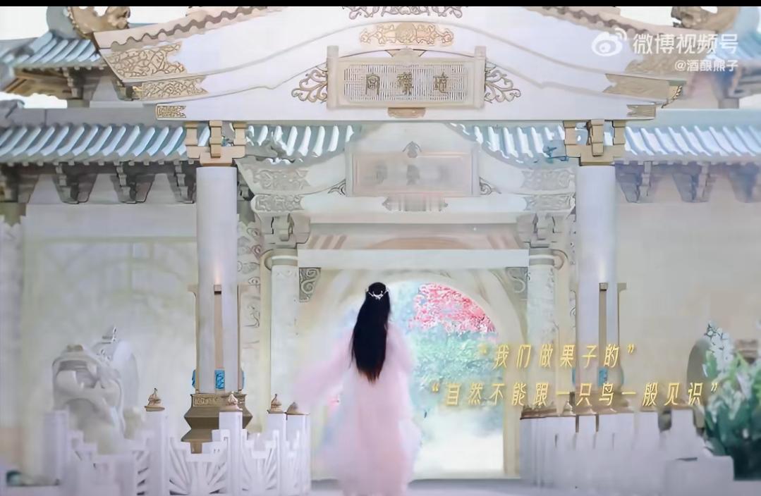 谁懂啊家人们！时隔七年杨紫居然真的拍了香蜜同款转场，一帧画面瞬间拉回锦觅旭凤的时