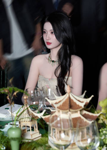 1.王楚然只是长了一张音痴脸，其实她唱歌很好听。2.宋威龙想接男频大ip剧翻红，