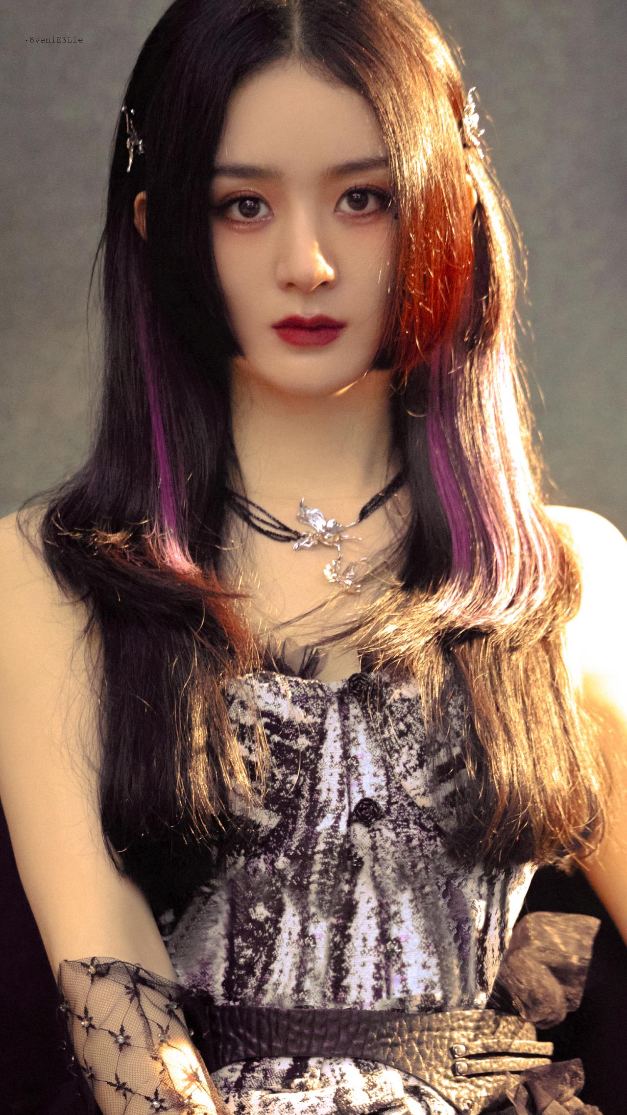 赵丽颖暗夜玫瑰造型，又美又飒氛围感拉满赵丽颖这组暗夜玫瑰大片，直接美出新高