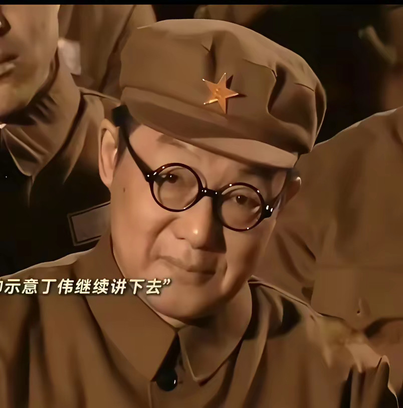 其实在丁伟的军事学院毕业论文演讲中，有一个非常耐人寻味的细节，就是在丁伟说完对A,B,C三国的看法时