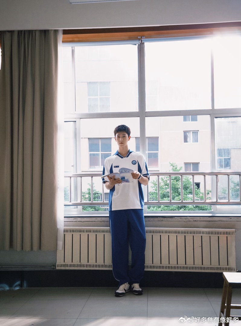 李昀锐从现偶杀到古偶🌊《耀眼》现偶热度还在发酵，古装新作《归良辰》火速杀青，无