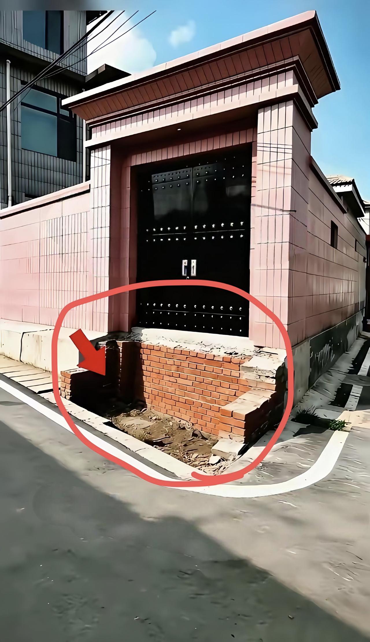 没有对比就没有伤害，古人修门讲格局，现在人只想占便宜看看古人的门楼，讲究工艺与