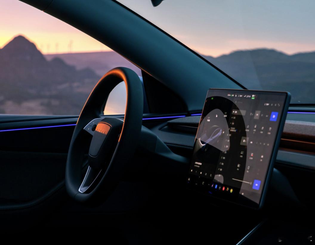 马斯克预告下一版FSD重大更新的惊人功能在特斯拉向车主推送V14.2版本后几个小