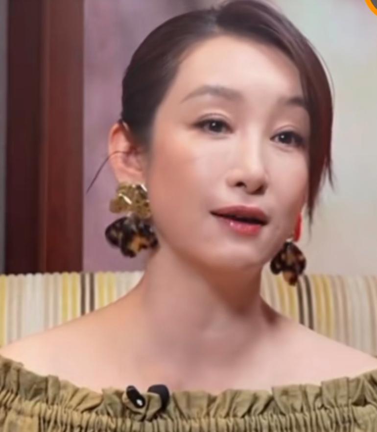 秦海璐说了一句实话让人醍醐灌顶她说，主角的花彩香其实就是人生的一个缩影，易青
