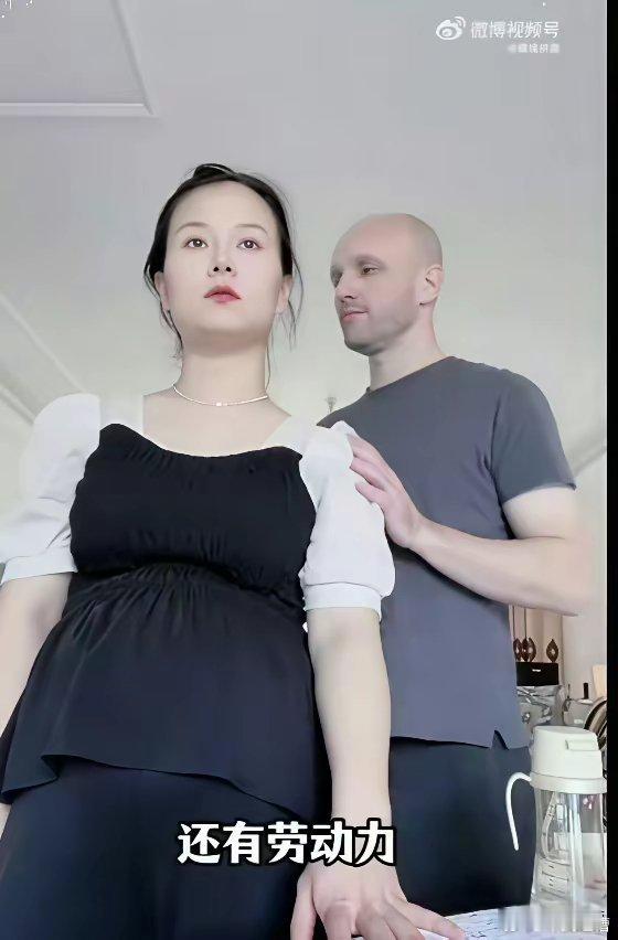 靠狂秀和美国老公恩爱的女网红结果这个美国老公啥也不干，全靠女的养活离婚还要让女人