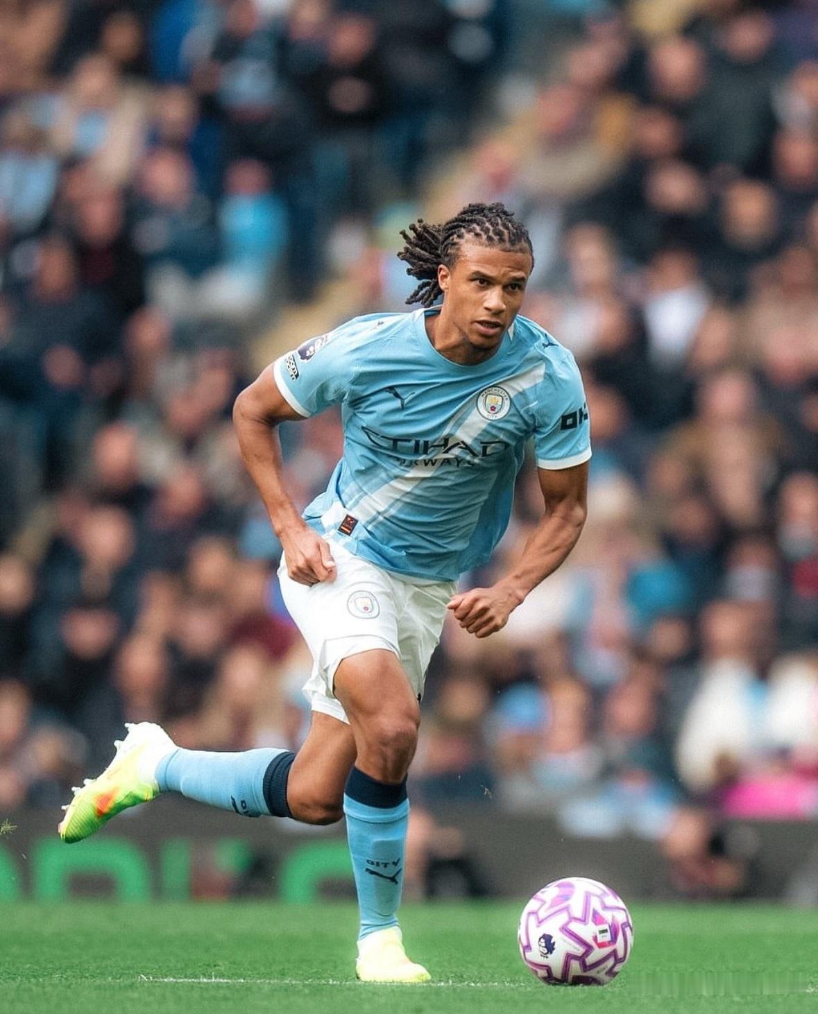 每体：巴塞罗那几乎已经决定在冬季转会窗口引进一名后卫，而阿克的名字越来越有可能成