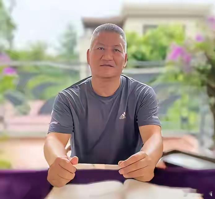 “高考钉子户”梁实今年第29次参加高考最难熬的不是他58岁了还没考上，而是他的妻
