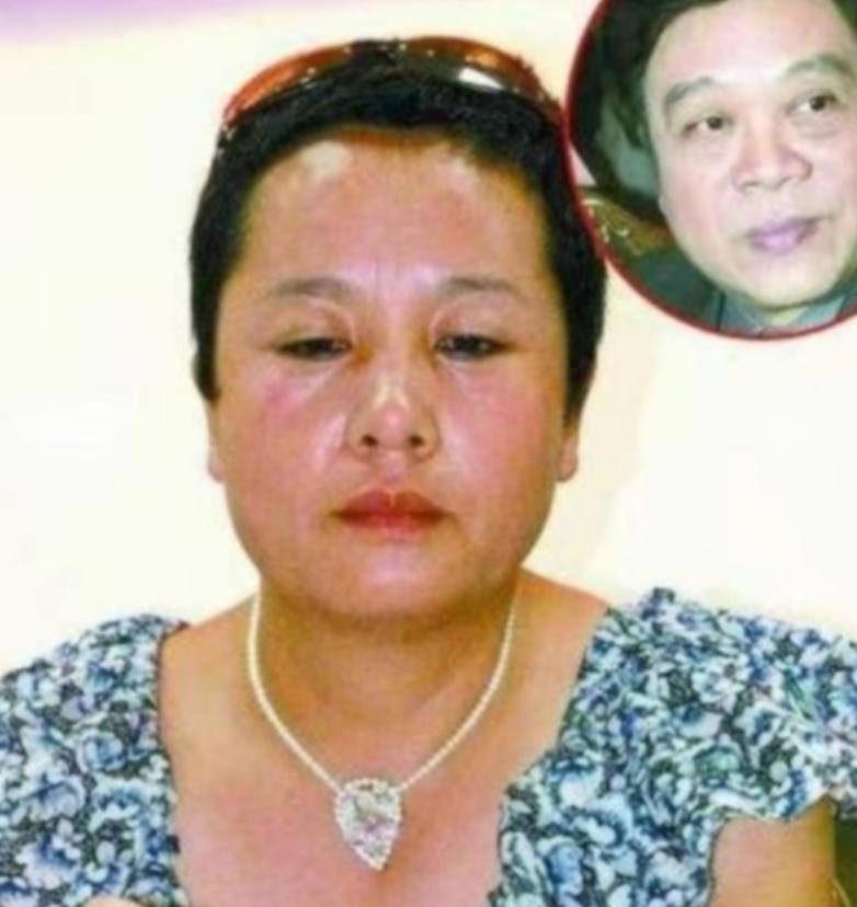 “赵忠祥瞒着妻子与我发生关系多年，并有特殊癖好，令我身心受到严重伤害。”2004