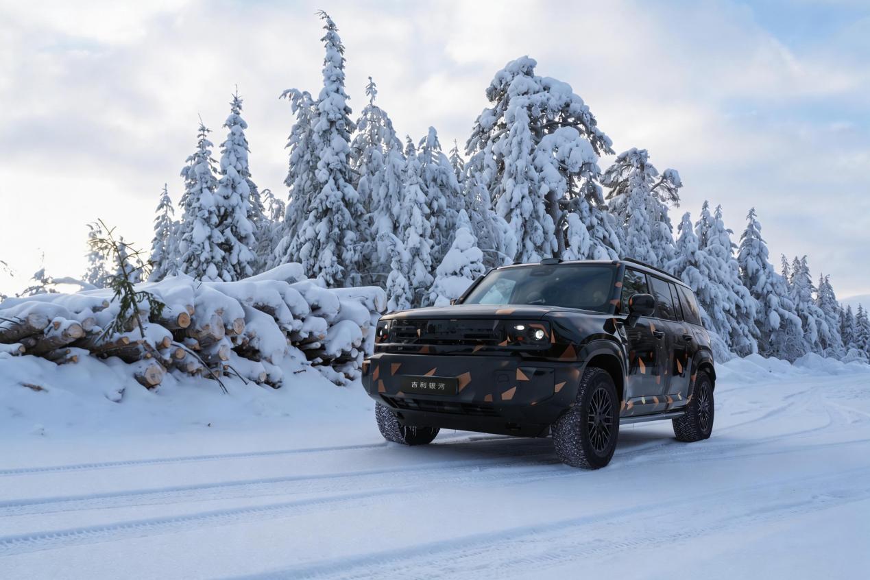 零下30度照样稳如泰山，银河战舰的冰雪测试简直像在拍动作大片！吉利明摆着告诉市场