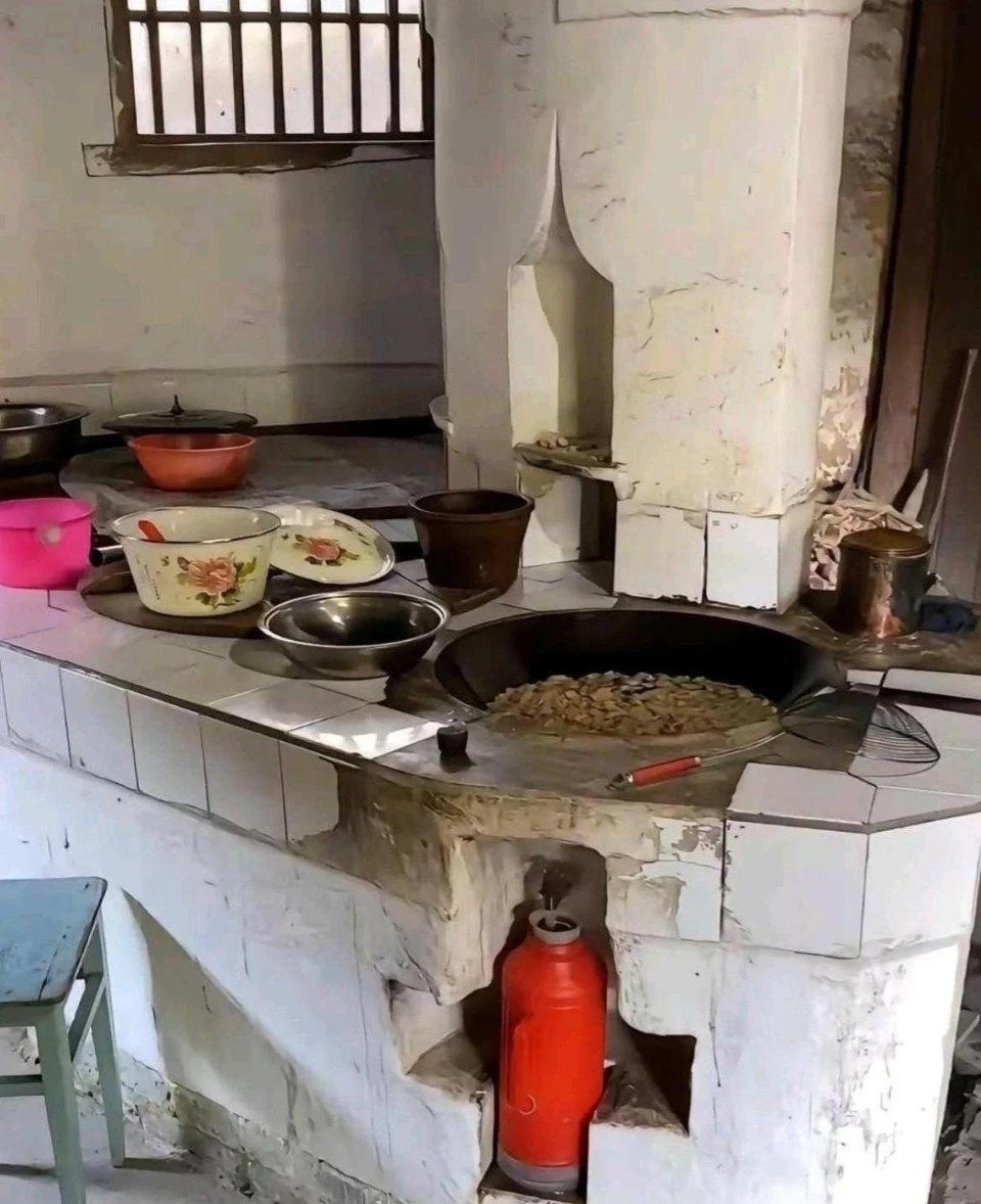 这种烧水方式也只有80年代的人知道吧，我就记得小时候有个热得快​​​