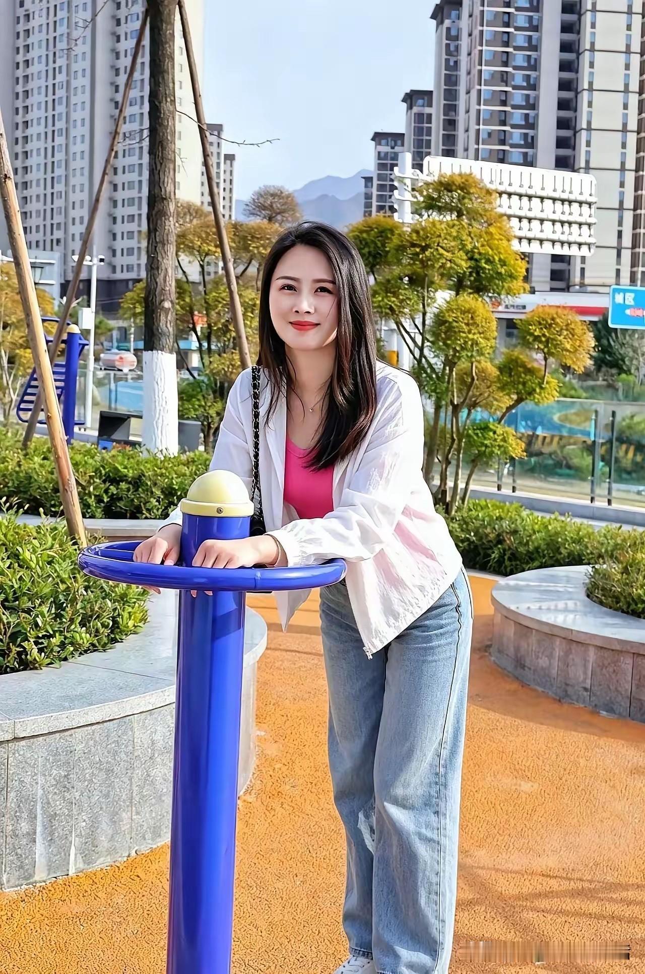 离了婚的中年女人100%的都还想去找个二婚老头为啥呀断了经济来源找一个冤