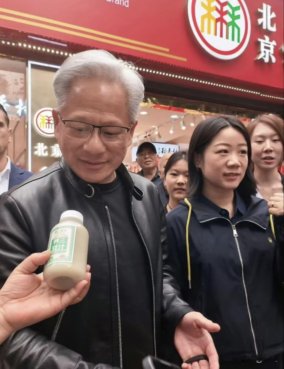 黄仁勋这番话，确实把不少人的脸都打肿了。被问到有钱后的梦想，他回得云淡风轻：