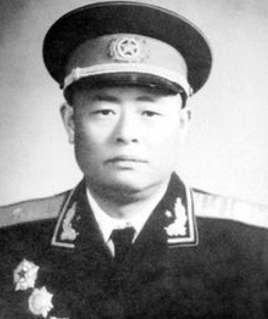 1955年大授衔，谢振华资历够高，33岁担任30军军长，是全军最年轻军长之一。可
