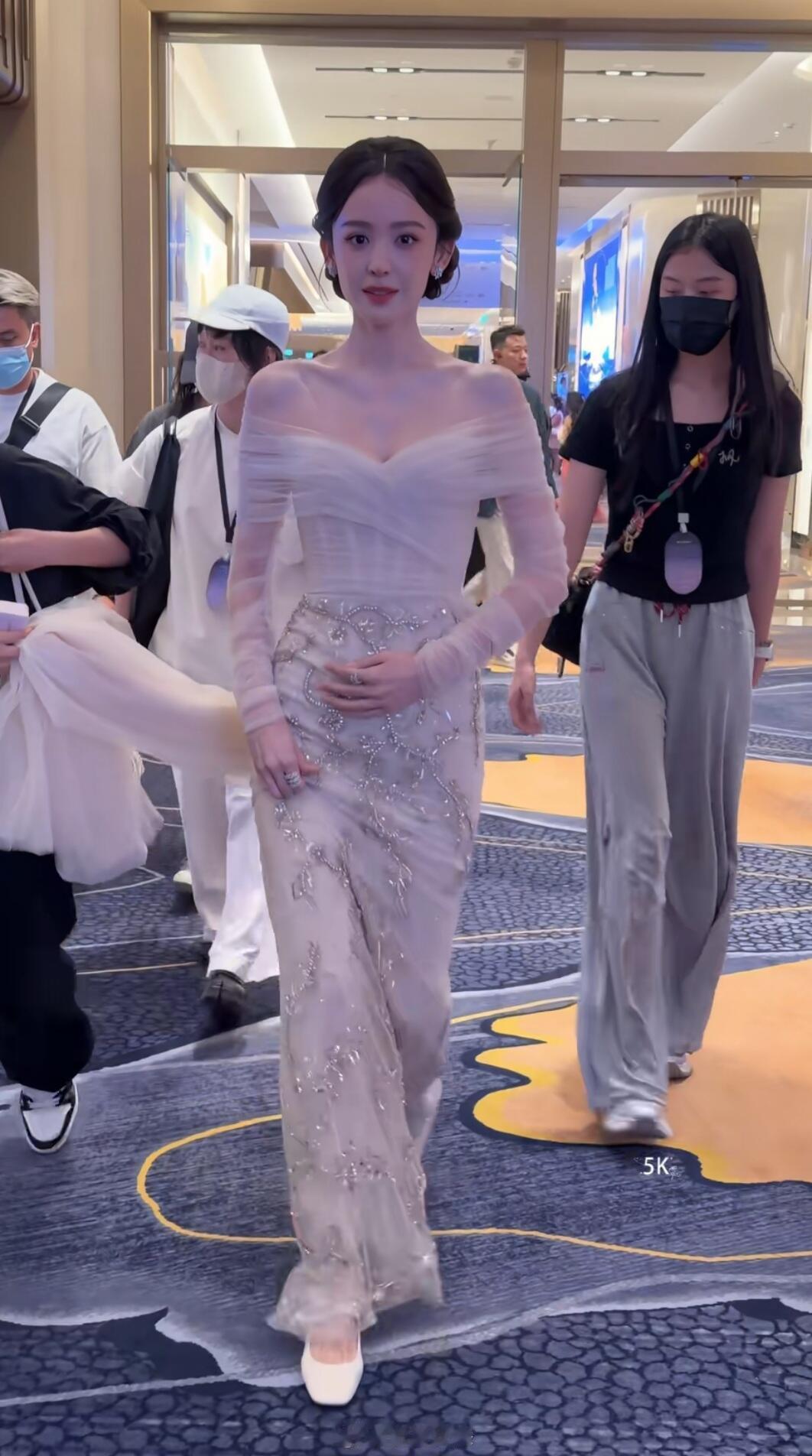 娜扎雪白雪白的，太美了​​​