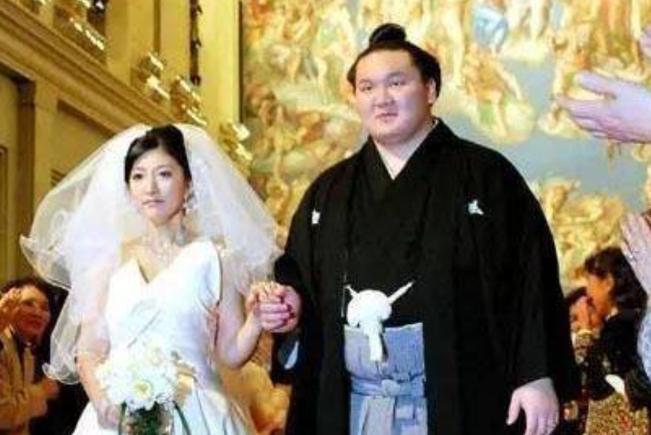 作为日本顶级财阀家族丰田集团的太子爷，同时也是2500亿美元财产的唯一继承者，他