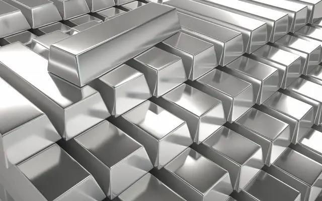 上海期货交易所的白银价格在突破历史新高之后，突然上演高台跳水，一小时内从最高19