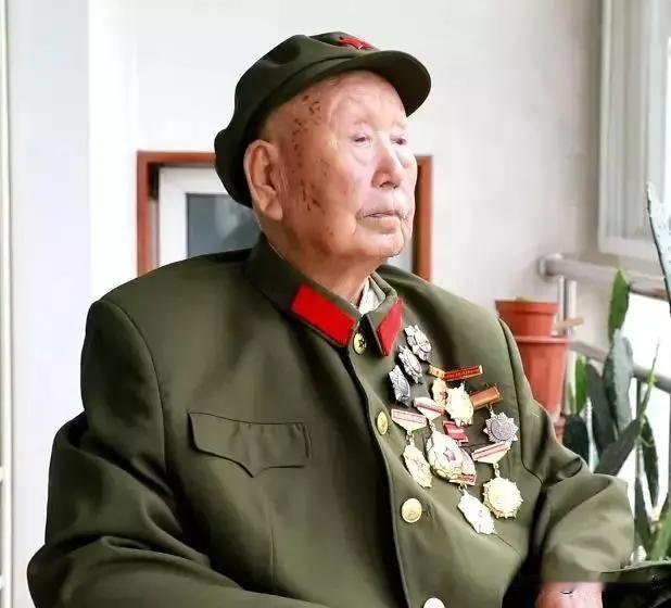 欲少则寿长有个1935年参军的老红军叫向多本，解放后仍然是班长。王震感到震惊