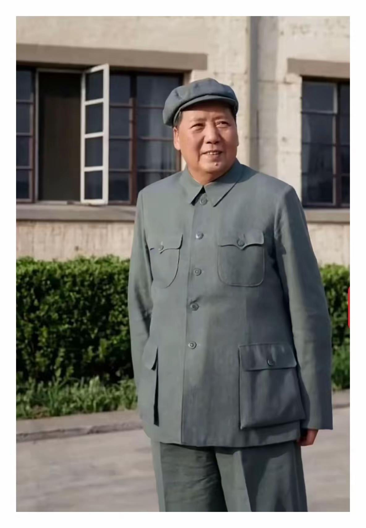 1959年，国庆前夕的毛泽东主席，当年66岁。​建国后，他最喜欢穿这种颜色的整套