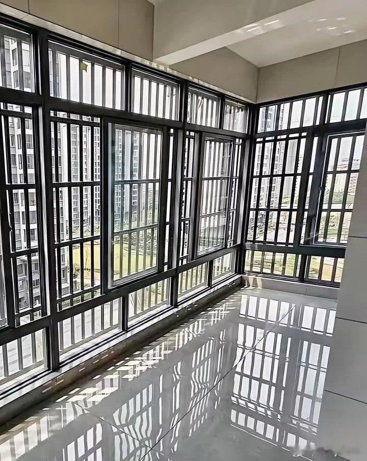 天天加班顾不上装修，封阳台就让爸妈帮忙盯了，今天过去一看傻眼了
