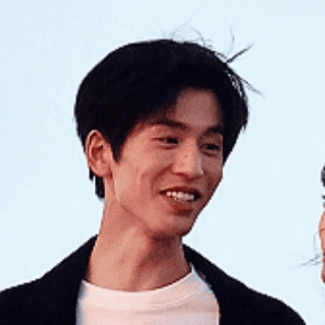 张凌赫工作室拍出了张凌赫的死角他不笑已经能看了，让他笑一笑试试呢