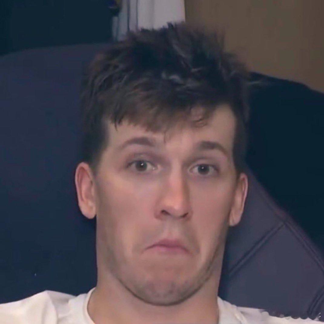 洛杉矶湖人现在几乎可以肯定里夫斯将在本赛季季后赛复出。据Shams透露，他的目标