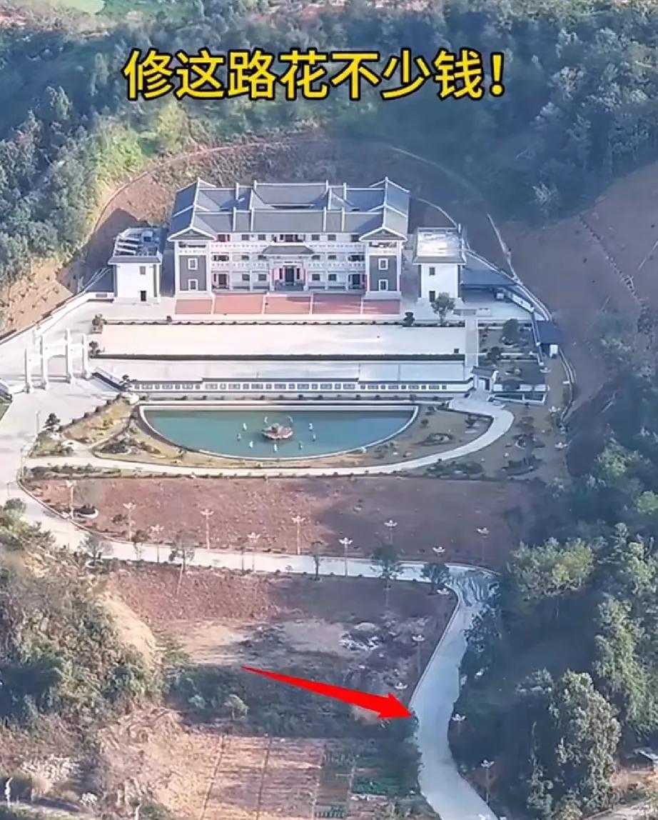 你们有没有发现，广东人特别喜欢建别墅，然后别墅的前面，都要搞一个水塘，这是有什么