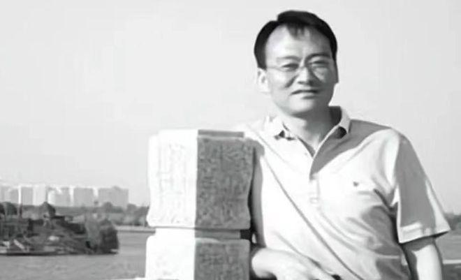 1995年，一名韩国女老板走进车间，她威胁120多名中国员工：“全部跪下，不跪的