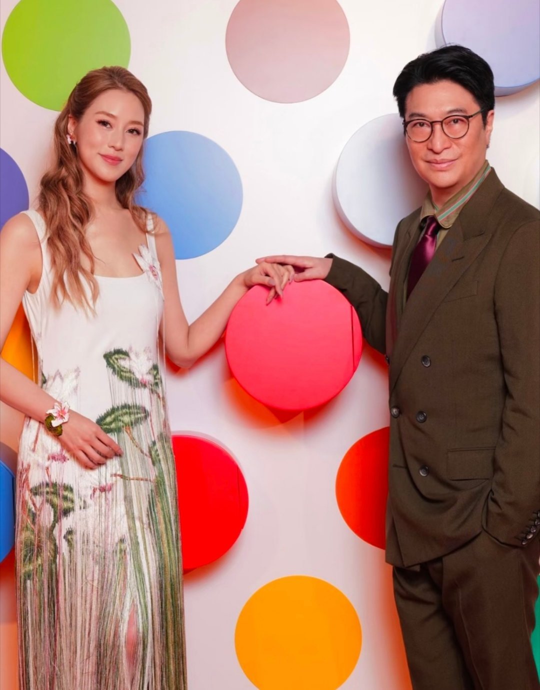 李家诚和徐子淇出席活动，恩爱同框。感觉李家诚公开表忠心告周秀娜后，徐子淇现在出席