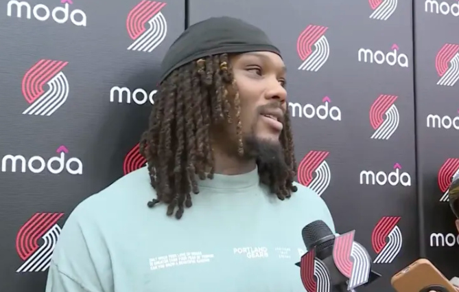 开拓者球员罗伯特-威廉姆斯接受了记者采访，谈到了球队众人是否都希望达米安-利拉德