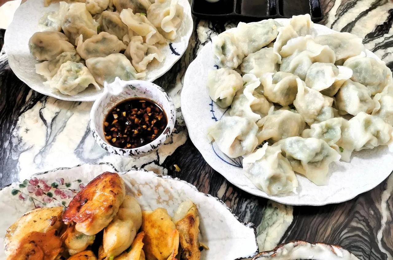 今早包的饺子真好吃！最近一段时间天气太热了，家里没有包饺子。今天早上北风来了