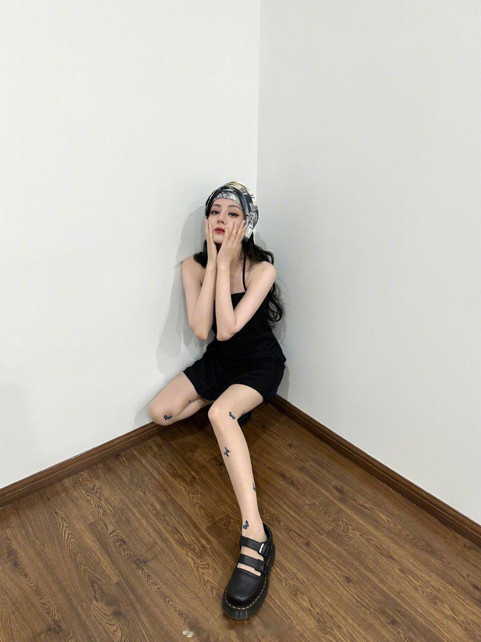 宝贝的腿好细好直[爱心]​​​