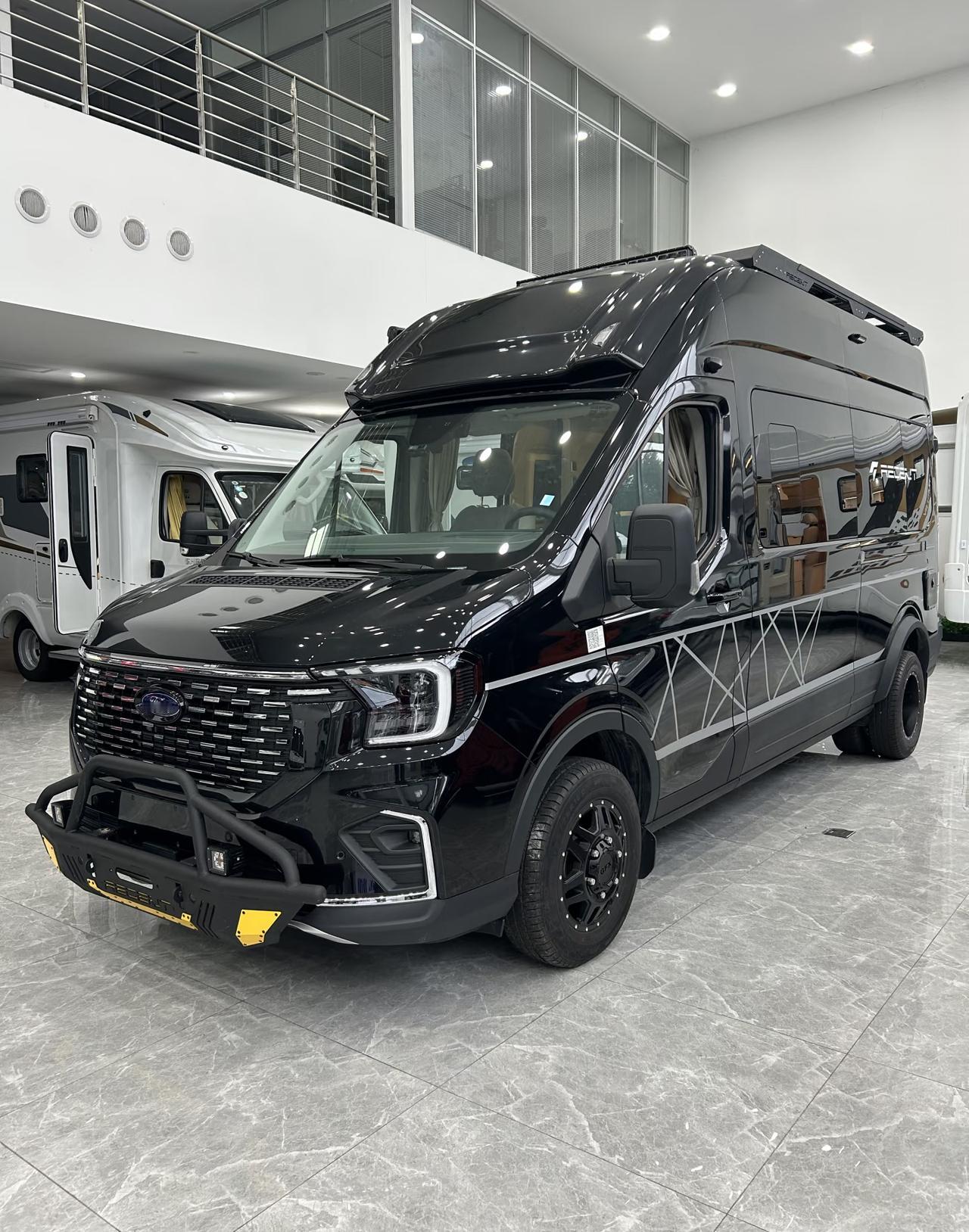 不得不说福特T8房车是真的帅啊，除了贵没其他毛病[笑着哭]