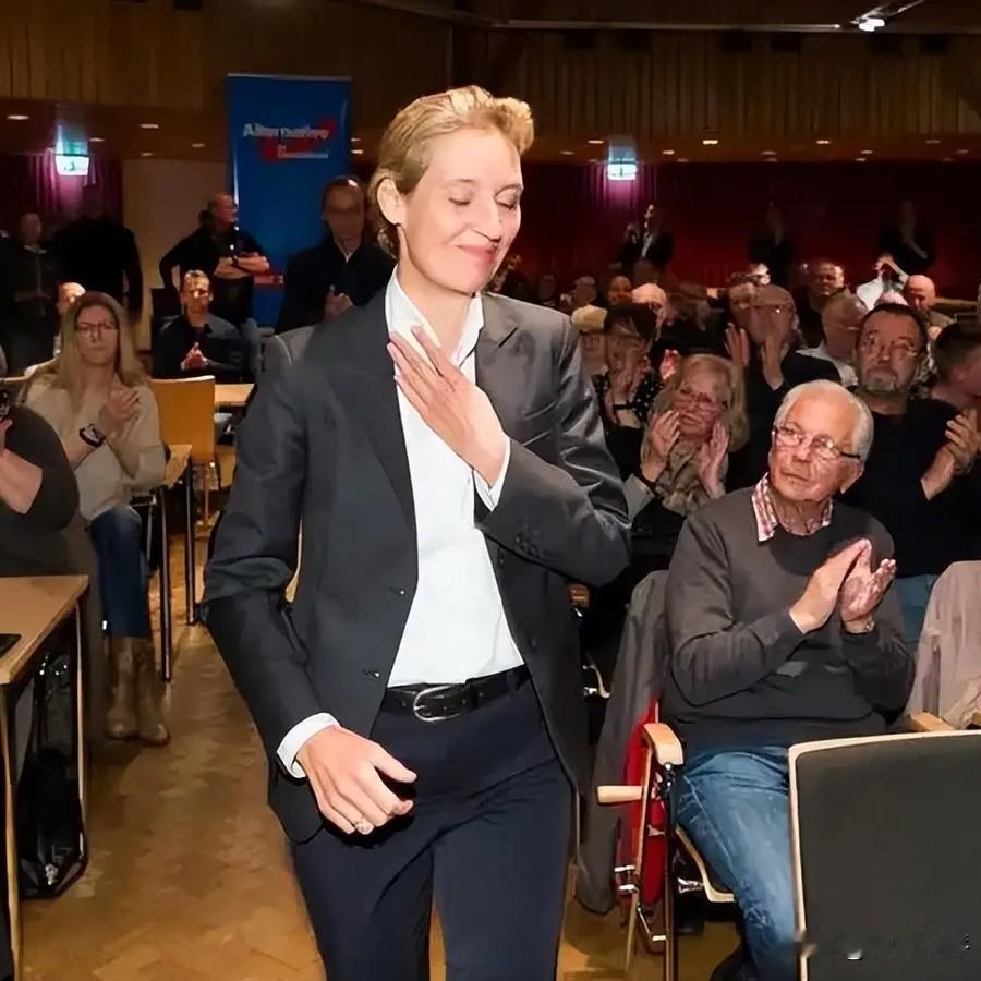 日前，德国右翼政党“选择党”（AfD）党魁爱丽丝·魏德尔在受访时抛出一颗震撼弹：