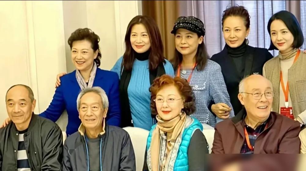 著名影星王馥荔、陶慧敏，王奎荣、赵静、许还山，陶泽如等，团圆相聚，留影！​一